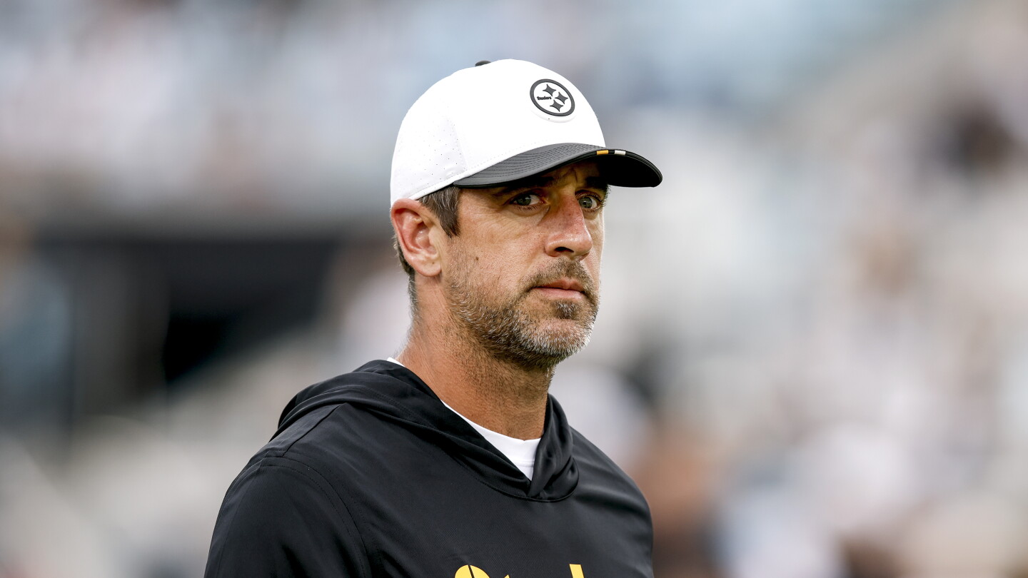 Aaron Rodgers reunites with estranged family