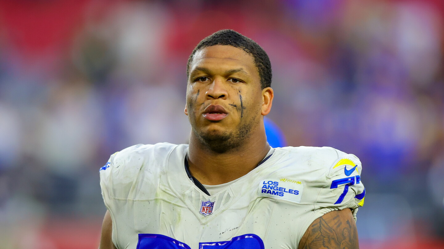 Despite ongoing legal issue, Alaric Jackson will practice with Rams