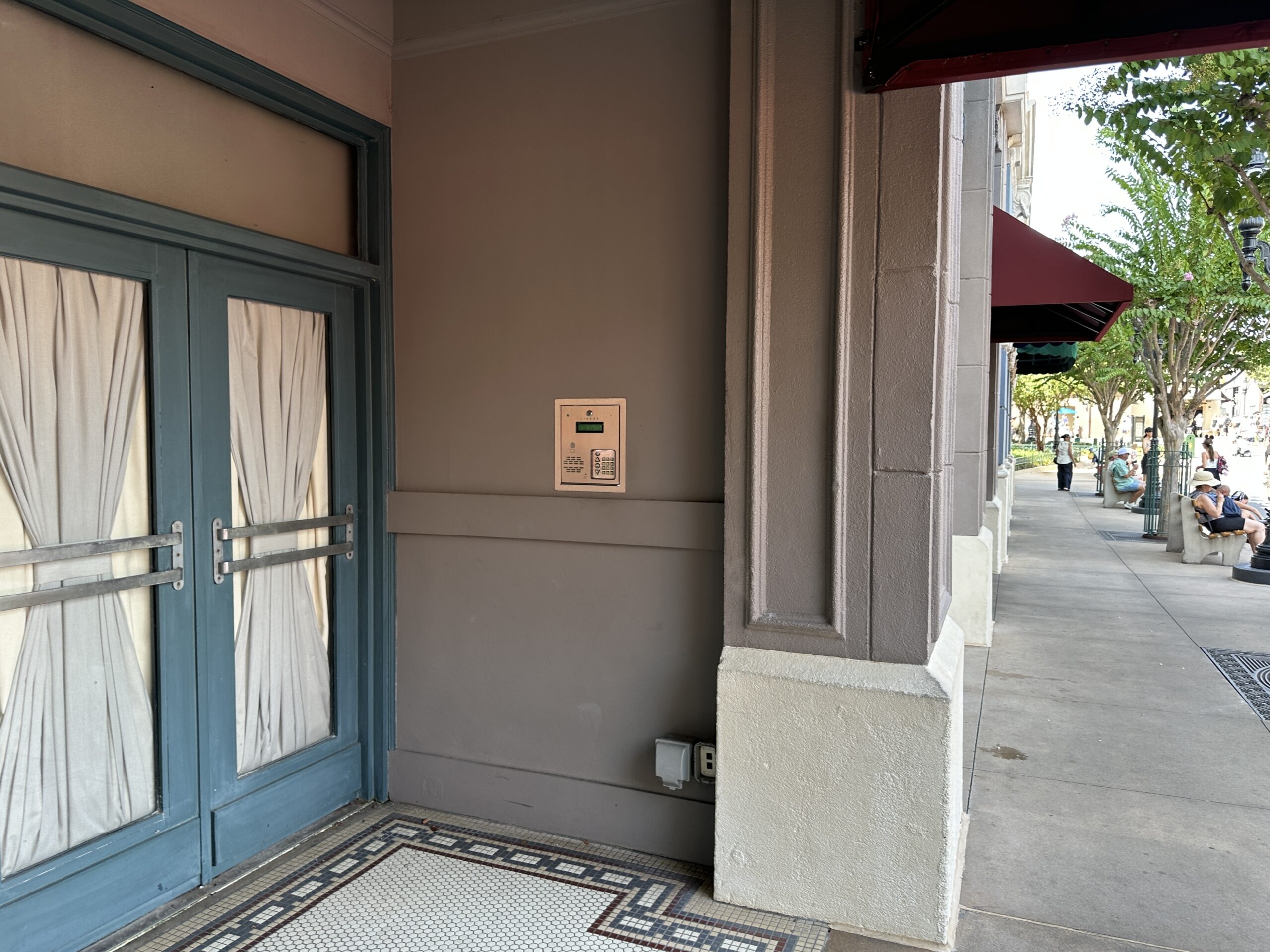 An iconic piece of Seinfeld history has been removed from Disney's Hollywood Studios, as the "Assman" license plate reference has disappeared from a fake apartment call box in the park.