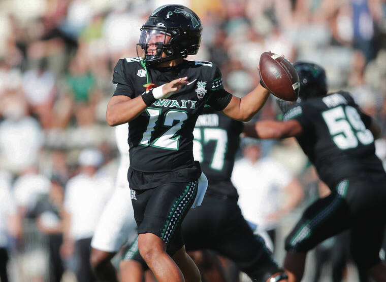 JAMM AQUINO /DEC. 24
Hawaii quarterback Micah Alejado took aim downfield against the Cal Golden Bears during the first half of the Hawaii Bowl on Dec. 24 at the Ching Complex.