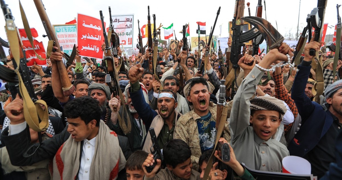 Saudi Arabia strikes Houthi-held Hodeidah, Yemeni group says | News