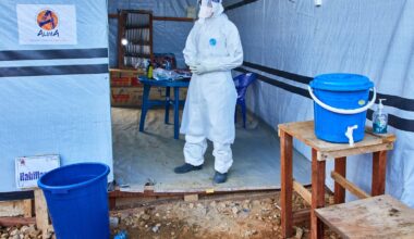 Ebola deaths in Congo top 500 as health workers threaten to strike