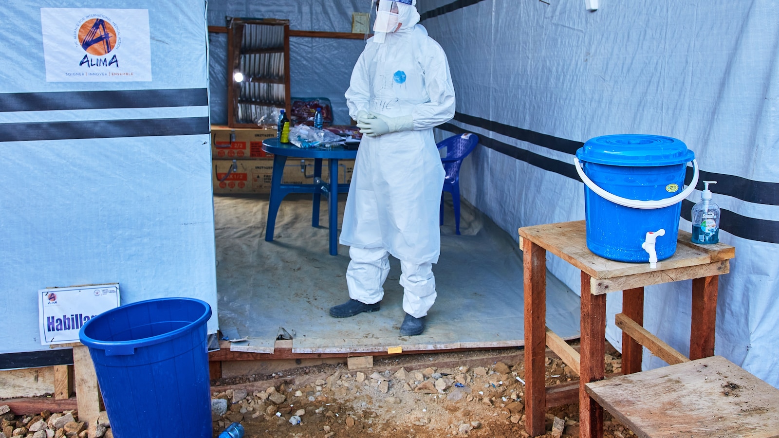 Ebola deaths in Congo top 500 as health workers threaten to strike