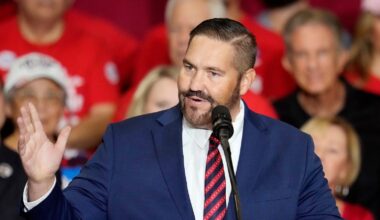 Top officials in Arizona's Maricopa County agree on how to oversee elections, ending a legal battle