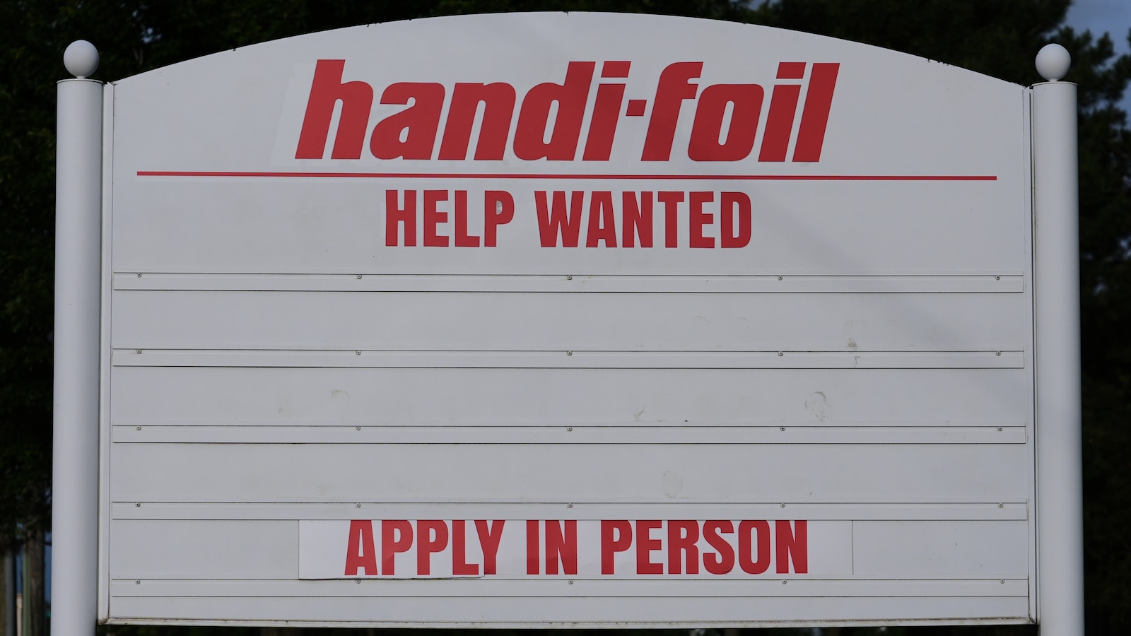 US jobless claims dip modestly to 215,000 last week