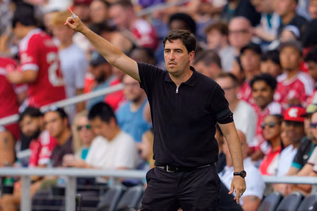 Andoni Iraola during the pre-season friendly match between Liverpool and Sunderland