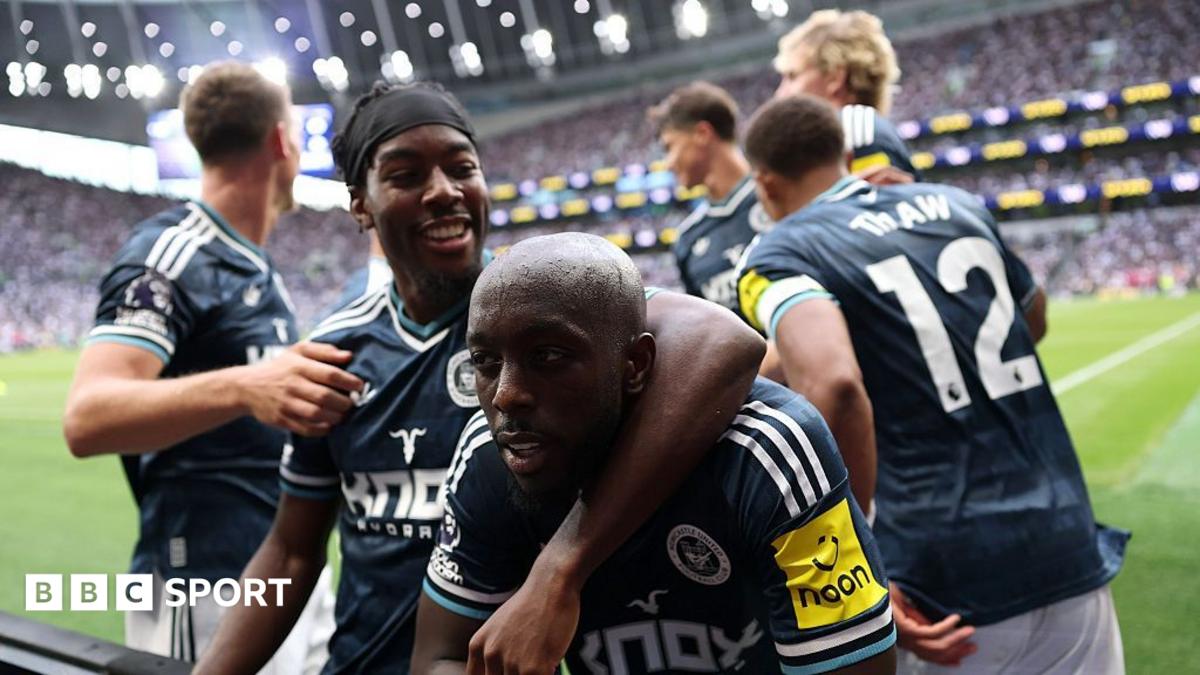 Anthony Elanga celebrates with Yoane Wissa after his goal for Newcastle United against Spurs at the Tottenham Hotspur Stadium on 29 August, 2026