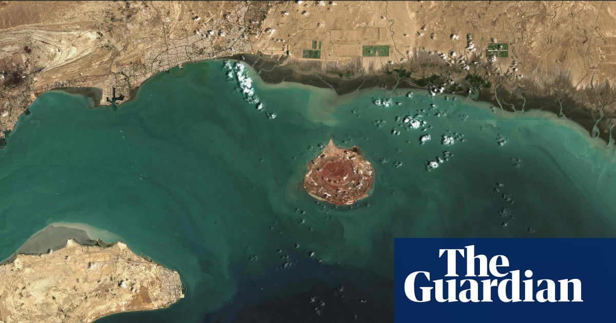 US strikes Iranian launchers in strait of Hormuz, sparking reprisal attack on airbases in Jordan | US-Israel war on Iran