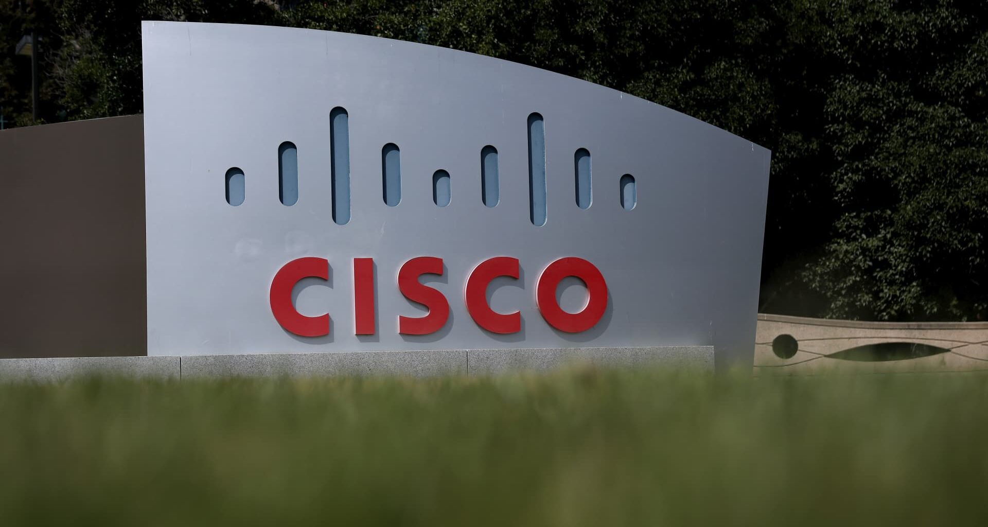 Jim Cramer says Cisco’s post-earnings plunge is a buying opportunity. Here’s why