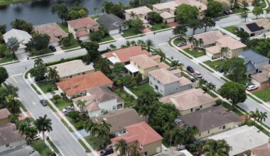 Mortgage demand stalls along with interest rates