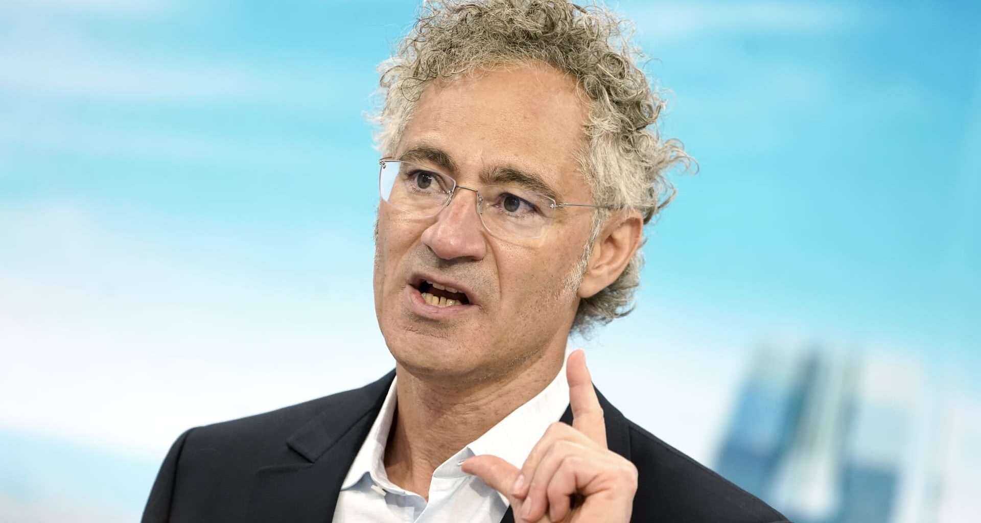Palantir stock rises 16% on soaring commercial revenue, AI sovereignty