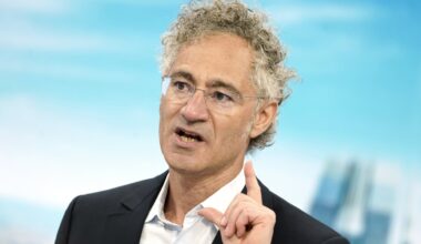 Palantir stock rises 16% on soaring commercial revenue, AI sovereignty