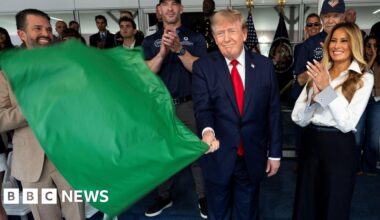 Trump waves green flag kicking off high-speed IndyCar race through Washington