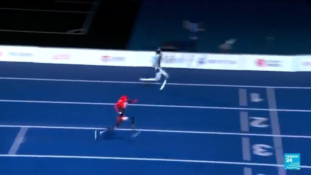 China shows off record-breaking robots at strategic games