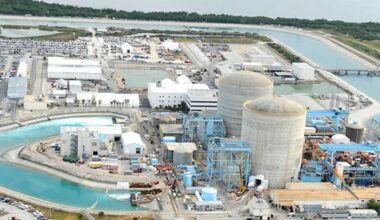 St. Lucie Power Plant's Unit 1 manually shut down after control rods drop into core