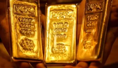 Gold retreats as oil climbs - Shafaq News
