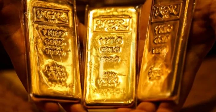 Gold retreats as oil climbs - Shafaq News