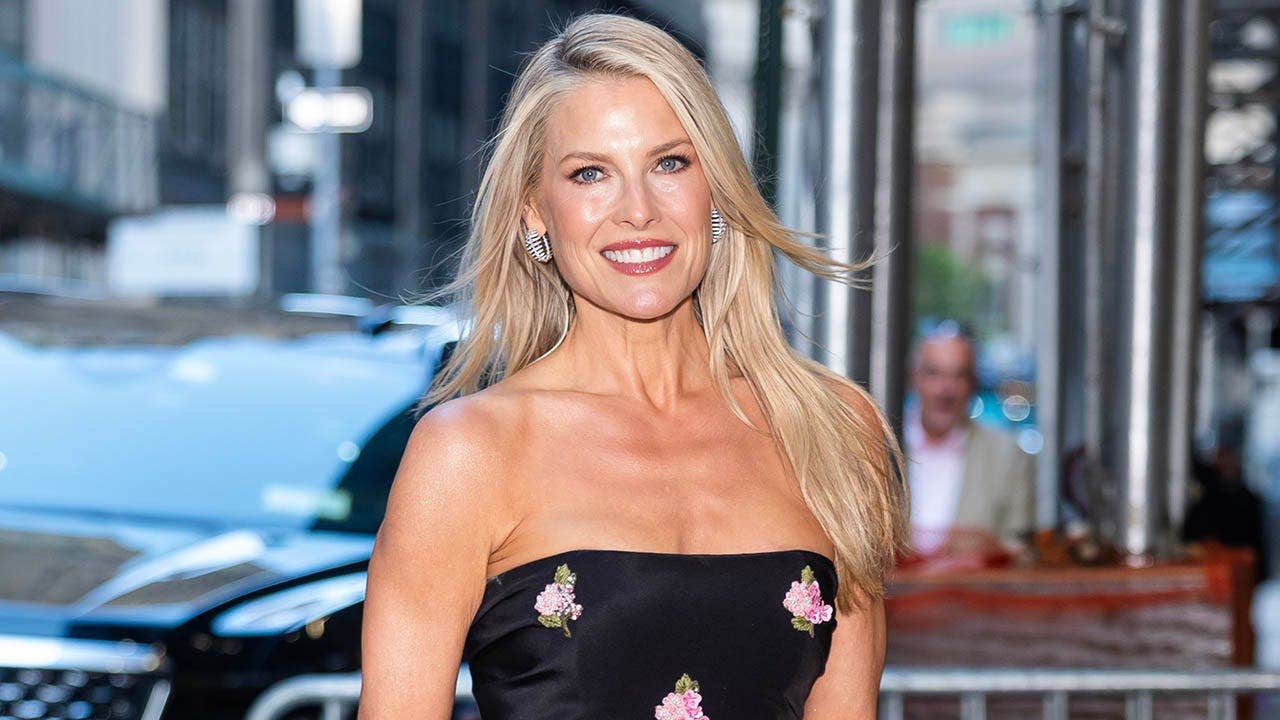 'Landman' star Ali Larter sizzles in bikinis during luxe Italian yacht vacation