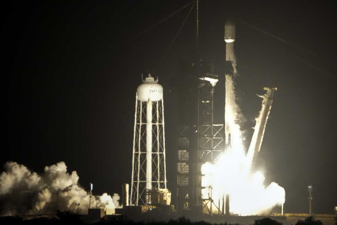 A SpaceX Falcon 9 rocket lifts off from pad 39A with a payload of a pair of lunar landers at the Kennedy Space Center in Cape Canaveral, Fla., Wednesday, Jan. 15, 2025.
