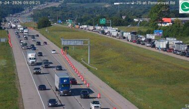 I-75 southbound shut down in Warren County due to crash