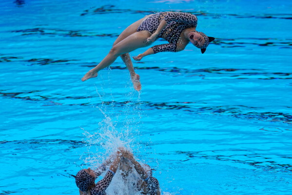Mexico competes in the artistic swimming team acrobatic final at the Central American and Caribbean Games in Santo Domingo, Dominican Republic, Saturday, Aug. 8, 2026. (AP Photo/Fernando Vergara)