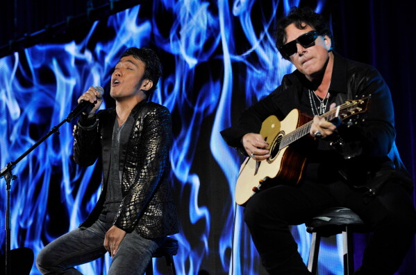 Arnel Pineda, left, and Neal Schon, in 2013. (Photo by Chris Pizzello/Invision/AP, File)
