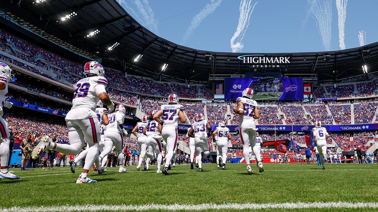 Ryan Fitzpatrick says friends raving about Highmark Stadium despite harsh critics: 'Absolutely unbelievable'