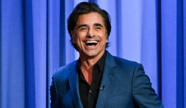 John Stamos posts nude birthday selfie; fans call it a thirst trap