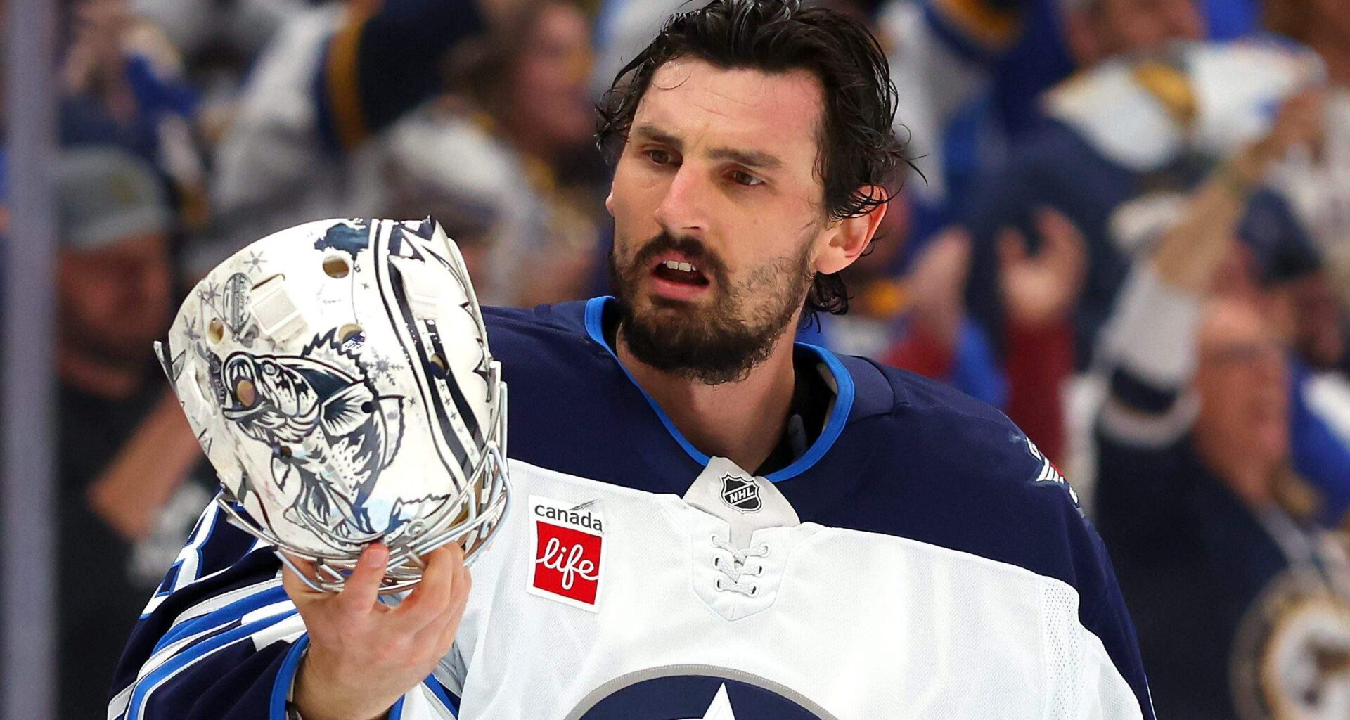 Maple Leafs Shouldn't Pass on Hellebuyck If They Get the Chance