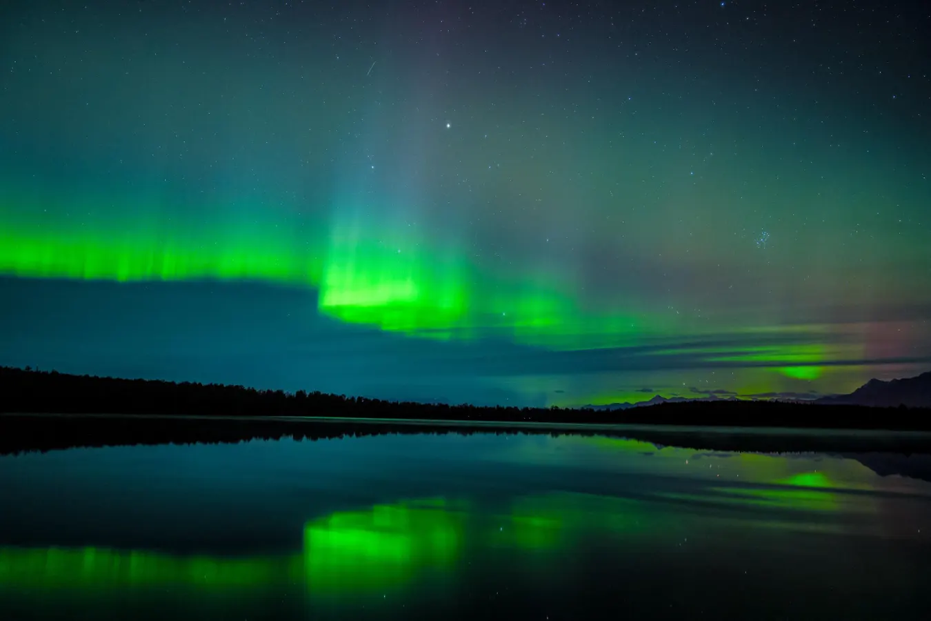 Friday Northern Lights Update: These 10 States Could See The Aurora Tonight