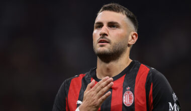 MILAN, ITALY - SEPTEMBER 23: Santiago Gimenez of AC Milan celebrates after scoring to give the side a 1-0 lead during the Coppa Italia Frecciarossa Round of 16 match between AC Milan and US Lecce at Giuseppe Meazza Stadium on September 23, 2025 in Milan, Italy. (Photo by Jonathan Moscrop/Getty Images)