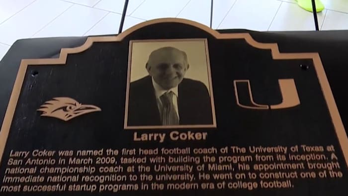 San Antonio Sports’ 2026 Hall of Fame class honors UTSA football trailblazer Larry Coker, quarterback Frank Harris