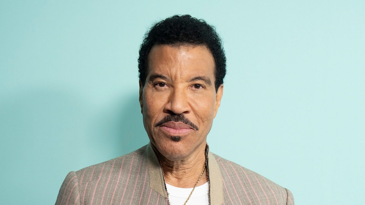 Lionel Richie hospitalized in St. Louis amid summer health scares