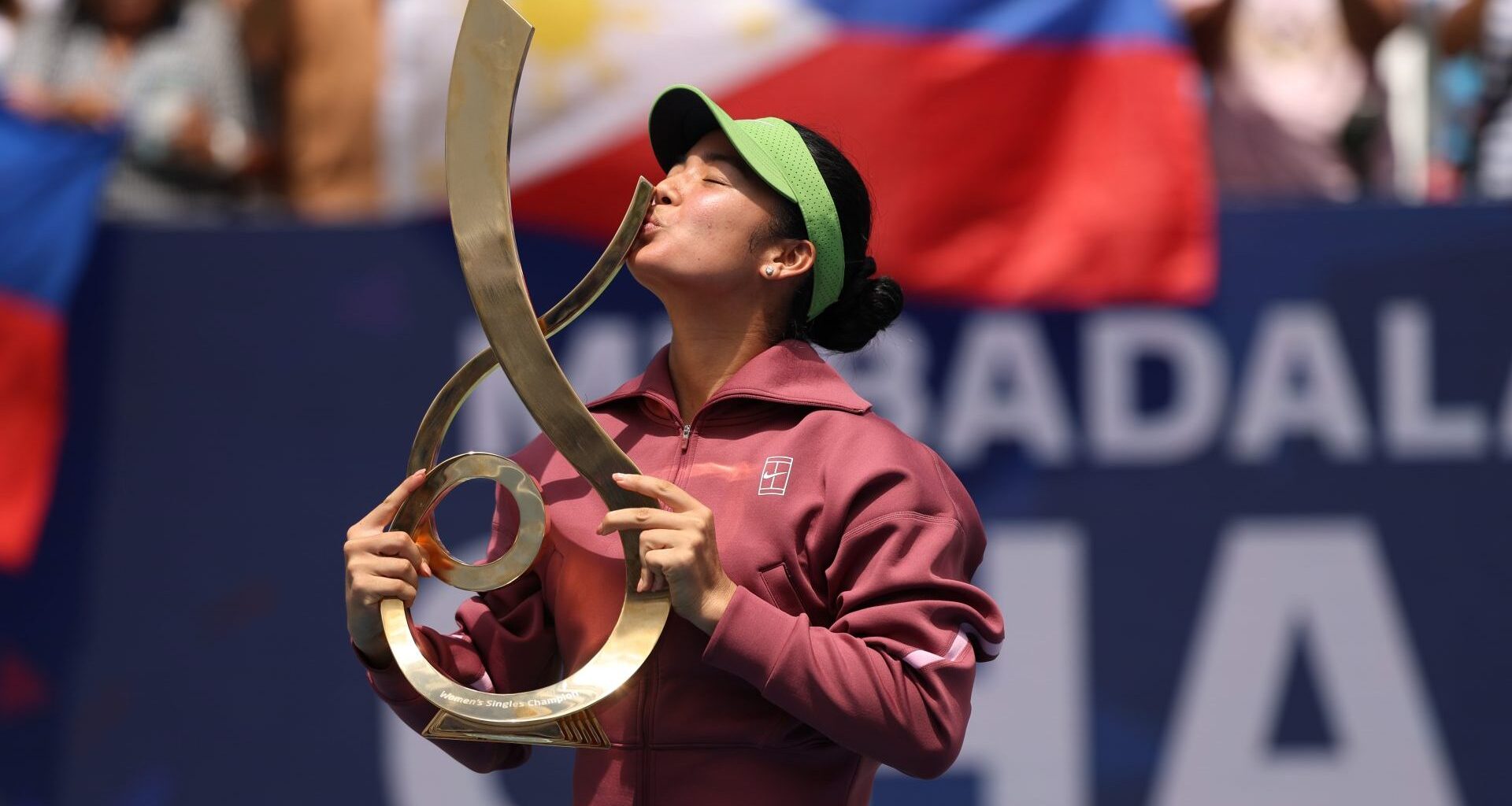 Aug 3, 2026; Washington, D.C., USA; Alexandra Eala (PHI) kisses the championship trophy during the trophy ceremony after her match against Jessica Pegula (USA) (not pictured) in the women's singles final of the 2026 Mubadala DC Open at Rock Creek Park Tennis Center. Mandatory Credit: Geoff Burke-Imagn Images