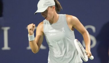 Iga Świątek holds off Elina Svitolina to earn shot at first WTA Tour title of year