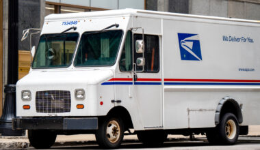 U.S. Postal Service reports $2.5 billion quarterly loss