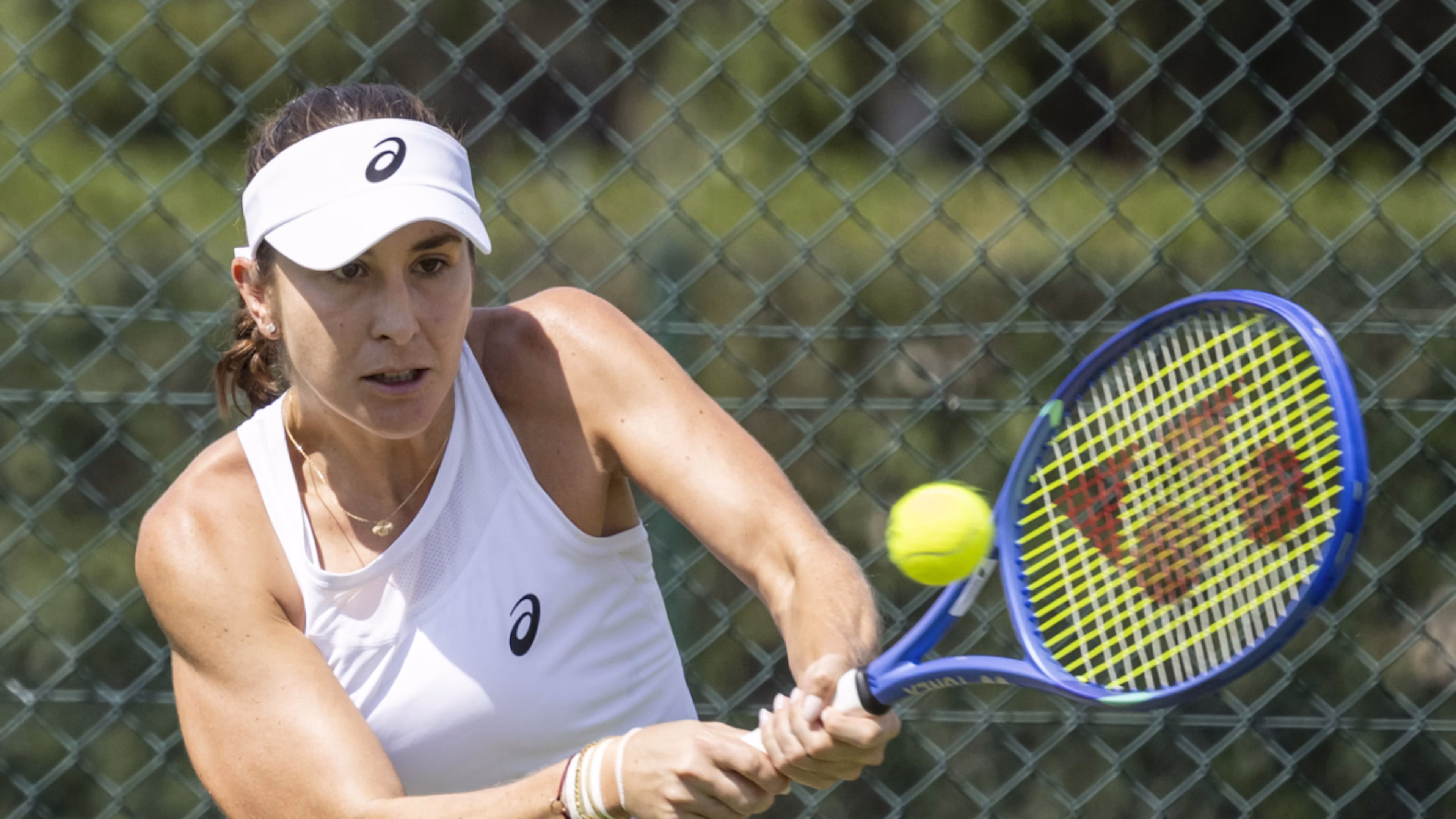 Belinda Bencic has advanced to the round of 16 at the Toronto Masters.