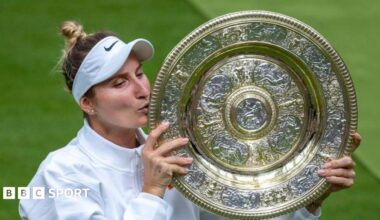 Marketa Vondrousova kisses the Venus Rosewater Dish at Wimbledon in 2023