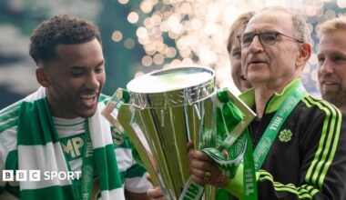Martin O'Neill with Premiership trophy