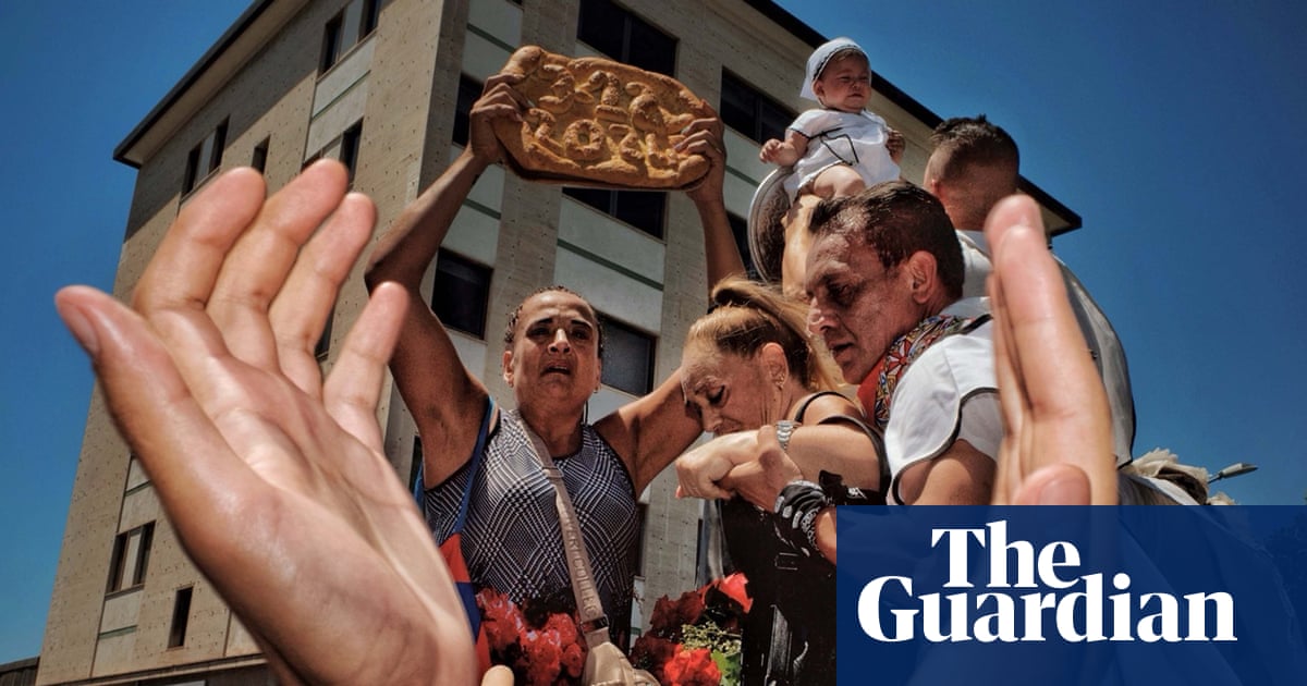 Sailors, shadows and a dog in a dress: heroes of the street – in pictures - The Guardian