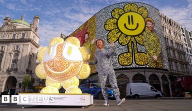 Giant Mr Doodle sculptures appear across West End - BBC