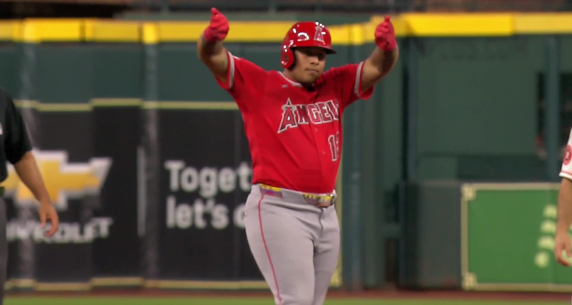 Neto homers in 5-hit, 7-RBI night to help the Angels rout the Astros 18-3