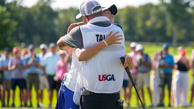 Asterisk Talley hugs her caddie and father Jim Talley on the 30th hole after winning the 2026 U.S. Women's Amateur at The Honors Course in Ooltewah, Tenn. on Sunday, Aug. 9, 2026. (Darren Carroll/USGA)