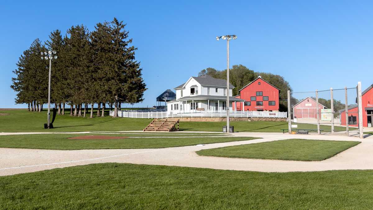 MLB announces Red Sox-Royals game at Field of Dreams