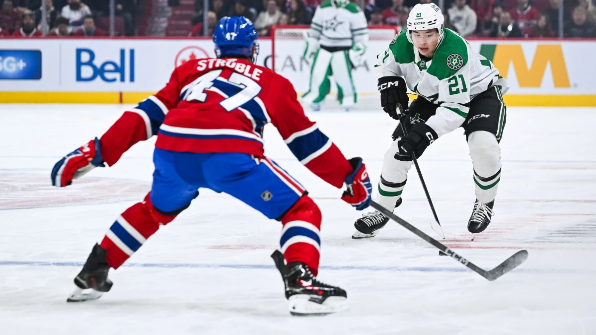 Dallas Stars left wing Jason Robertson (21) plays the puck against Montreal Canadiens defenseman Jayden Struble (47) during the first period at Bell Centre.