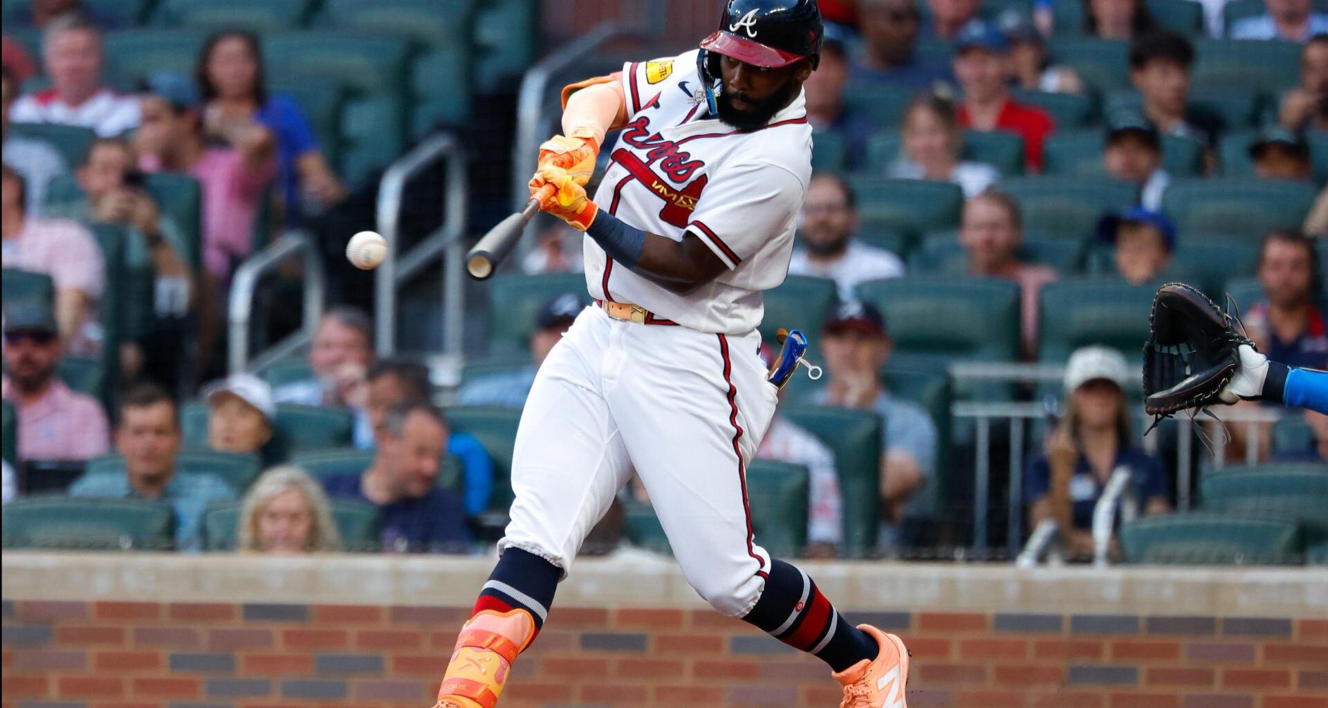 Albies drives in winning run in the 8th, Braves win 4-3 to snap Dodgers' 6-game winning streak