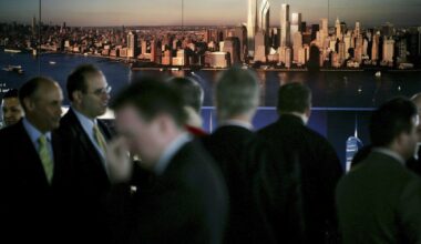 AI-Fueled White-Collar Job Wipeout Is Unlikely, Vanguard Economist Says
