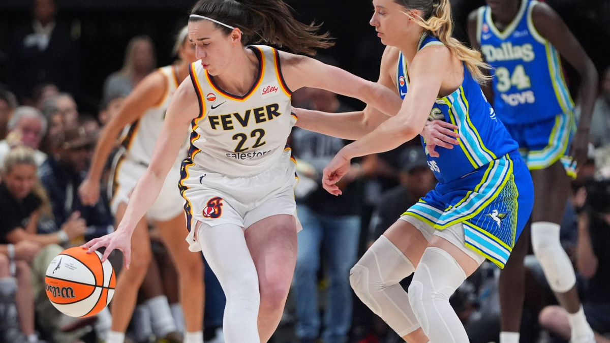 Paige Bueckers tells Caitlin Clark to “Calm Down” while everyone says they hate each other