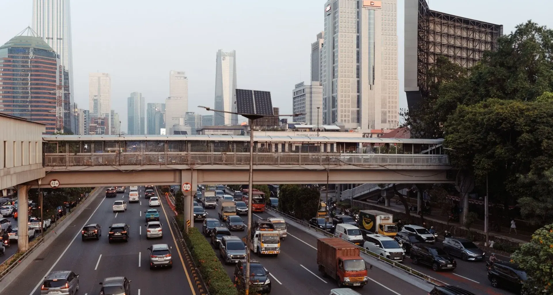 Indonesia posts second straight trade deficit in June as imports surge