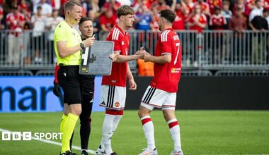 Manchester United midfielder Mason Mount comes off injured